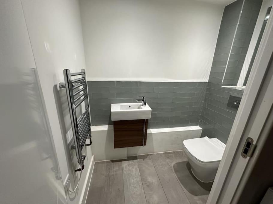 Luxurious 1-Bedroom With Parking Birmingam Exterior foto