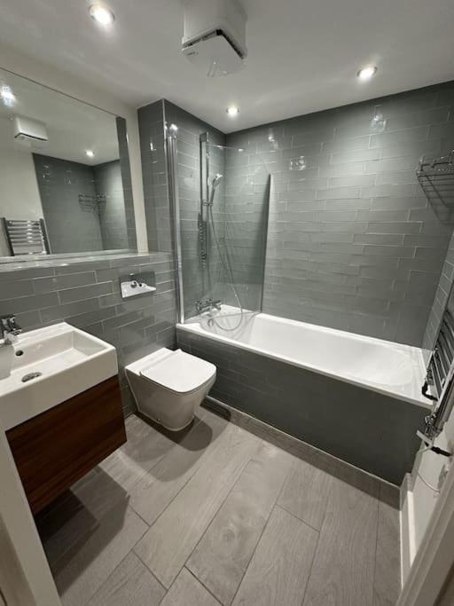 Luxurious 1-Bedroom With Parking Birmingam Exterior foto